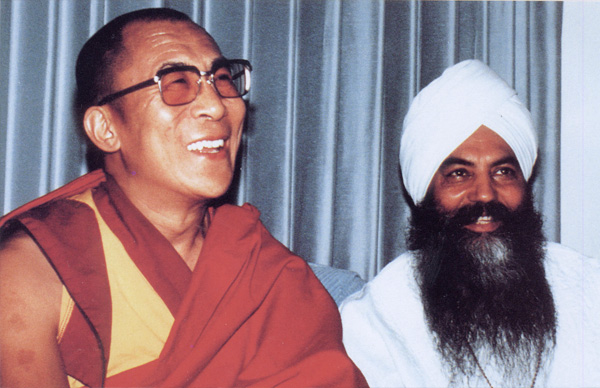 Yogi Bhajan e Dalai Lama