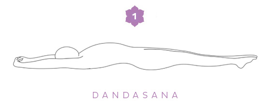Dandasana, la posizione del bastone - Sequenza yoga per il mal di schiena
