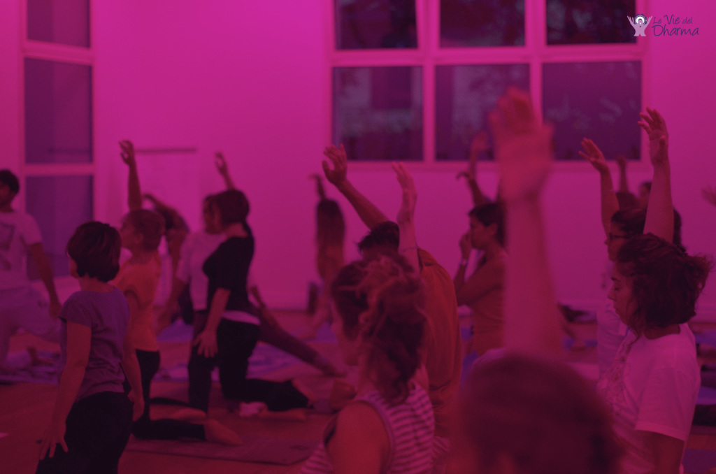 Lezione di Hatha Yoga al Centro Le Vie del Dharma