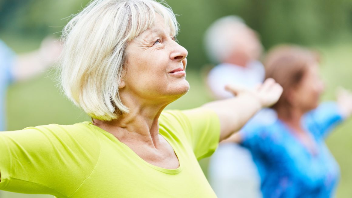 Lo yoga è adatto per la terza età? L’esperienza di un’insegnante